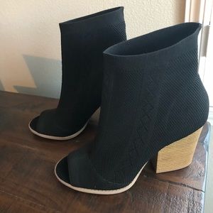 Quipid Black Knitted Booties